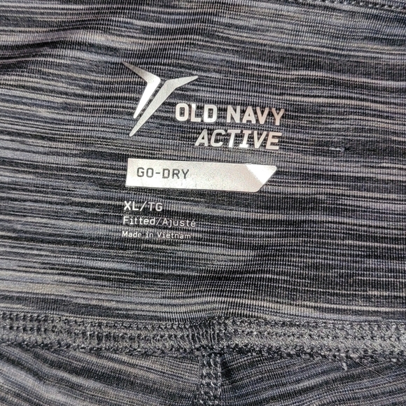 Old Navy Striped 7/8 leggings - Picture 3 of 3